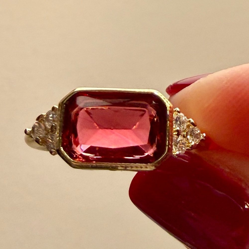 Ring - sz 8 gold tone w/large red rhinestone & tiny clear rhinestones. New! BOGO - Picture 2 of 12